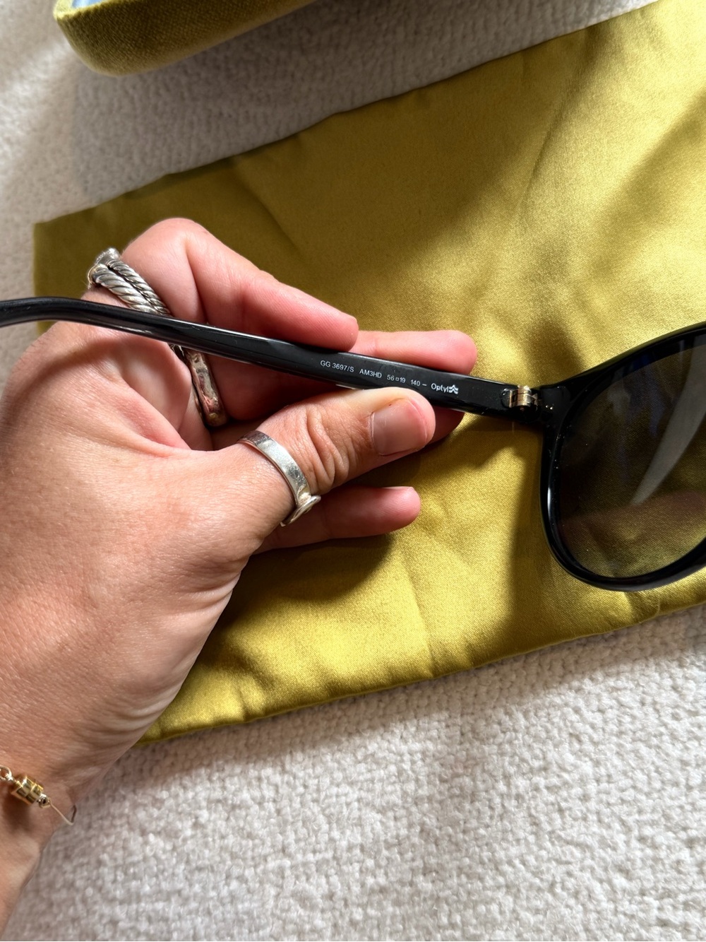 Gucci Black Oval Sunglasses with Olive Pouch and Case - Picture 4 of 4